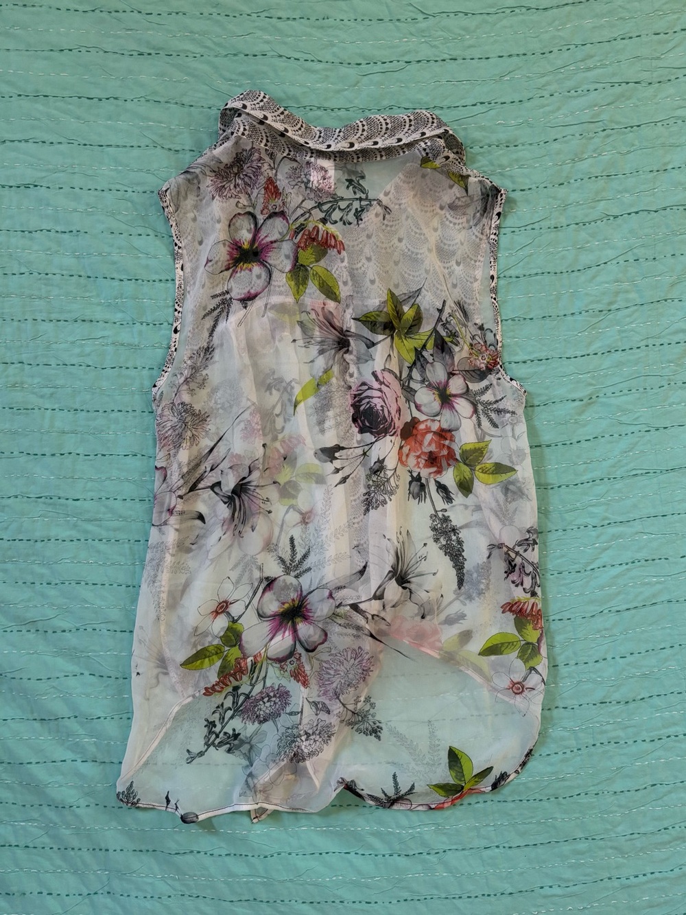 100% Silk Language white floral button front tank with tie size M semi sheer - Picture 5 of 5